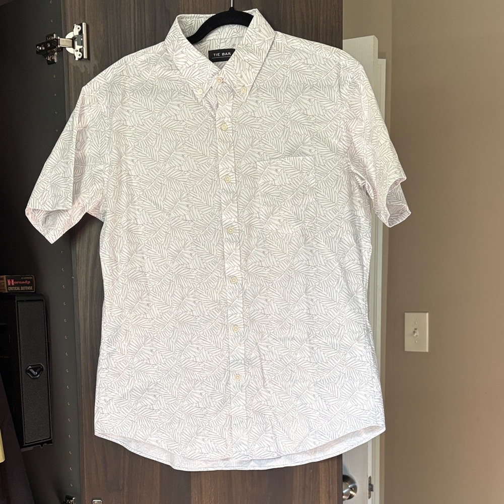 Short-Sleeve Button-Down Shirt - Light Pink Leaf Print